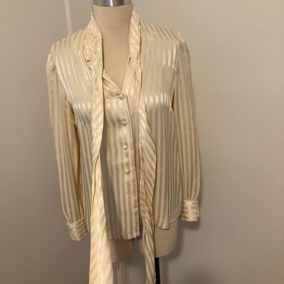 Vintage Holt Renfrew blouse - Picture 6 of 8